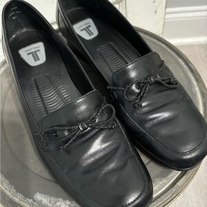 Trotters Black Loafers - Genuine Leather Made In Brazil -Size 91/2 M